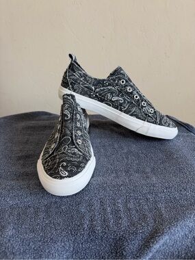 Corkys Black and White Paisley Slip-On Sneakers